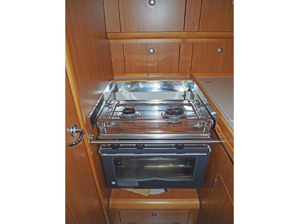 Saloon, Accommodation